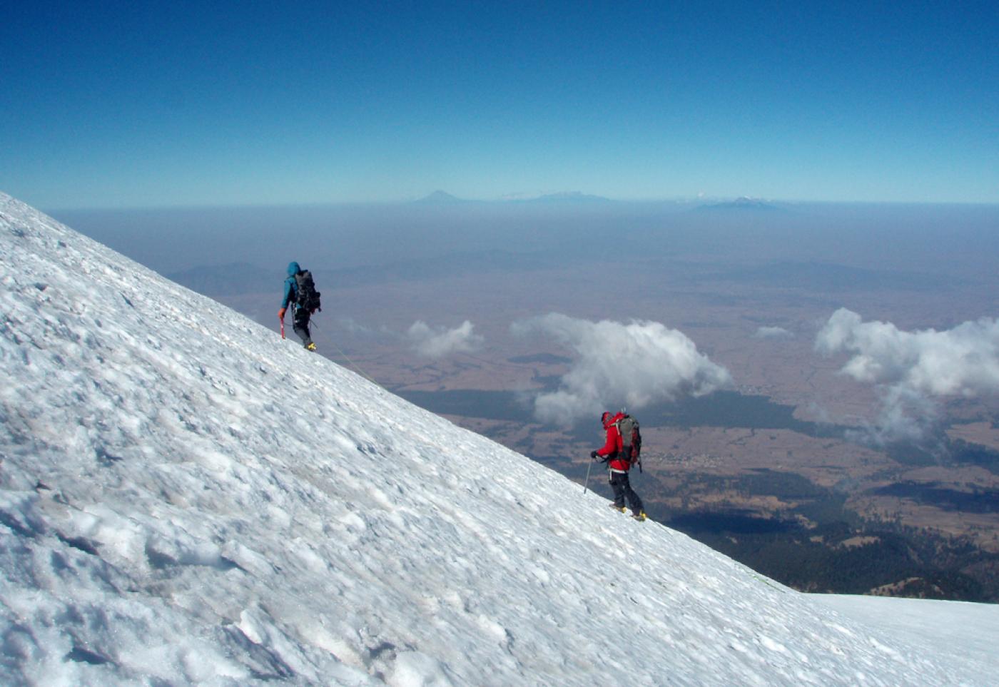 Связка Суханов-Гундарев на склоне вулкана Орисаба, Мексика 