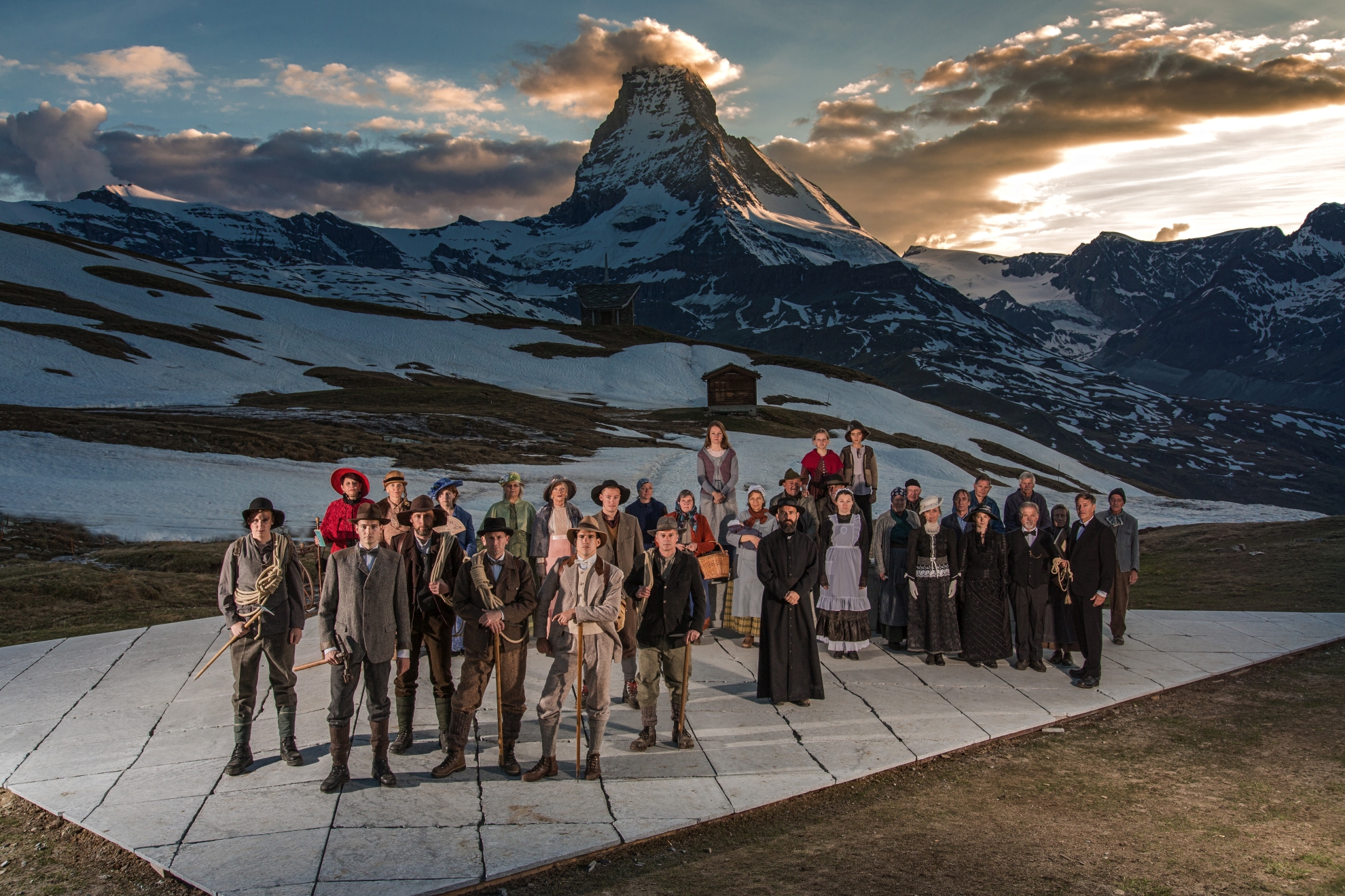  актеры пьесы The Matterhorn Story на сцене у Маттерхорна, Церматт, Швейцария
