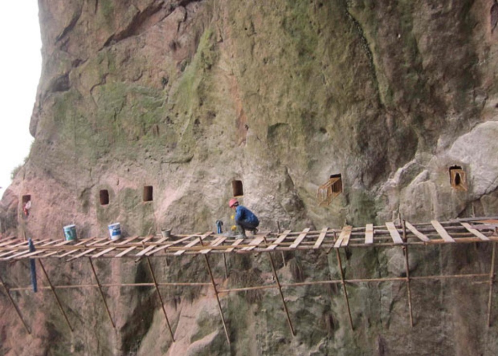 Как строят туристические дороги в горном Китае