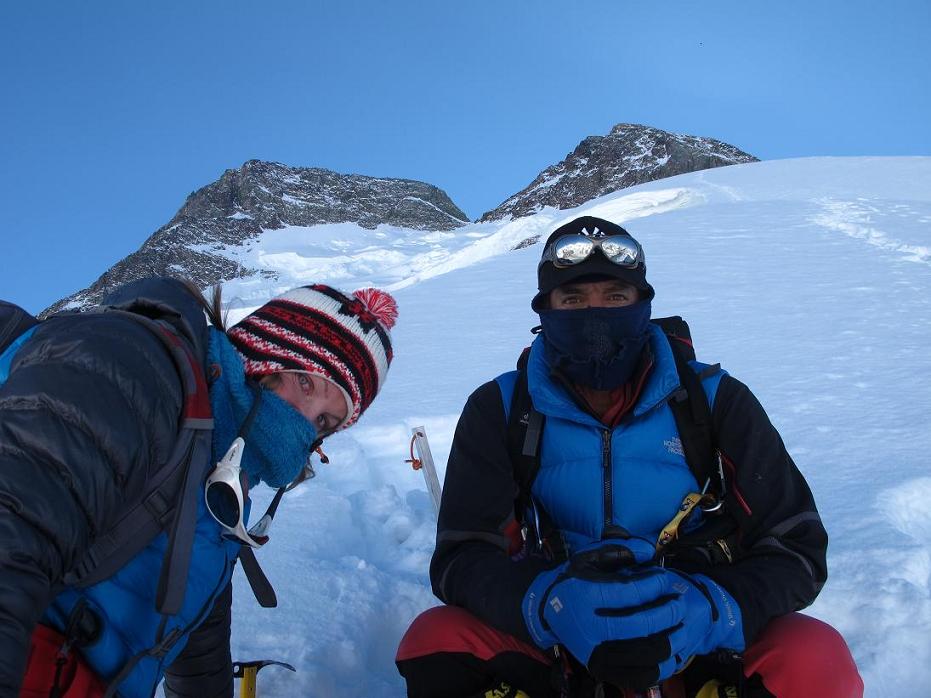 Испанцы Anna Pujol и Patxi Goni на отметке 6500 м на Броуд Пик