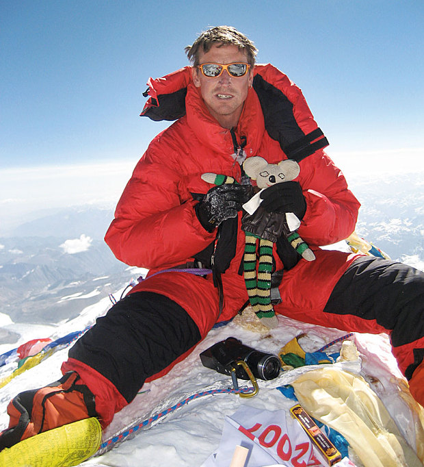 Кентон Кул (Kenton Cool) на вершине Эвереста в 2007 году
