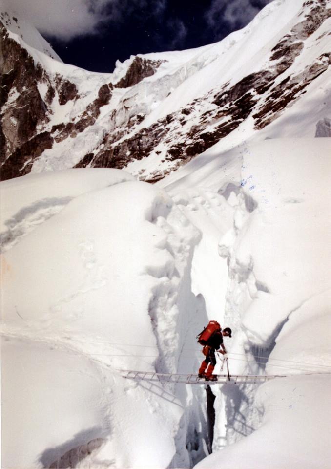 Эверест-91. Трещины ледопада Кхумбу не такие страшные, как в фильме Эверест, но бывали и пошире и поглубже.
