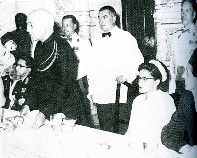 Премьер-министр Индии Джавахарлал Неру, Борис и Королева Ратну