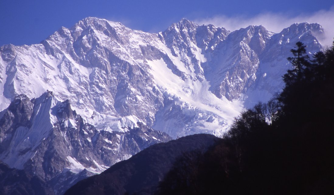 Вид из Непала на Южную стену Канченджанги