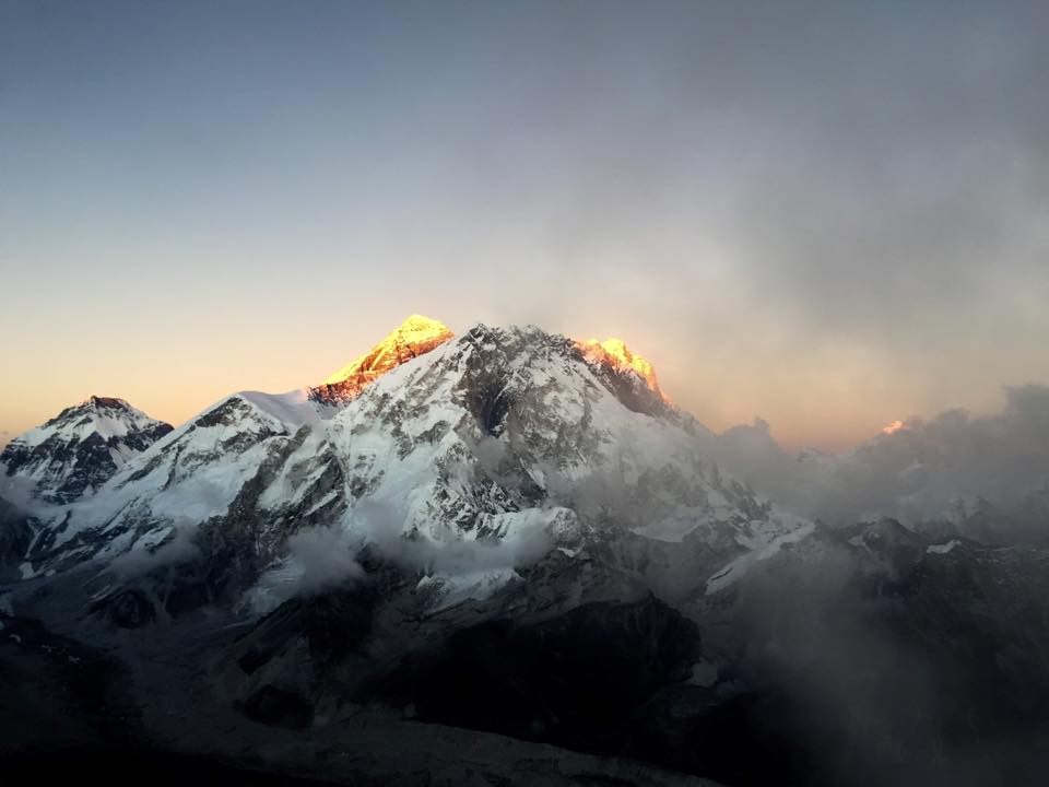 Вид на Эверест и Нупцзе