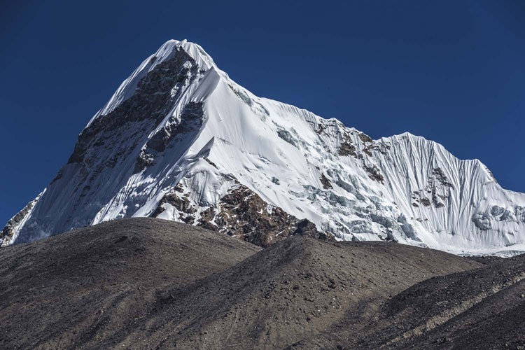 Безымянная гора выстой 6870 метров