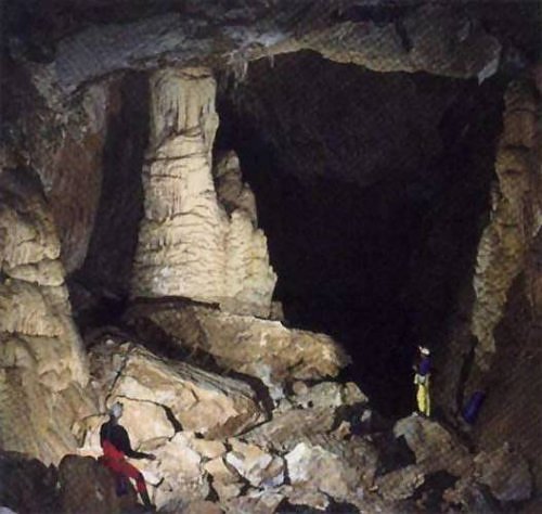 Пещера Вячеслава Пантюхина. Находится в Бзыбском горном массиве в Абхазии, что между городом Гагра и Новым Афоном. Известная во всём мире глубиной и красотой. Глубина пещеры Вячеслава Пантюхина 1508 метров.