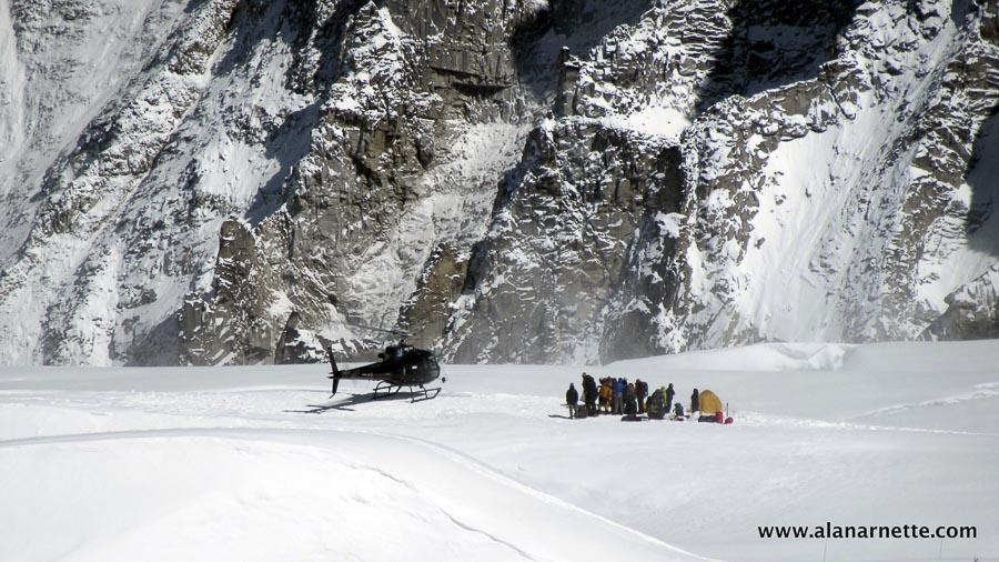 Спасоперация на Эвересте. 25 апреля 2015 года. Первый высотный лагерь