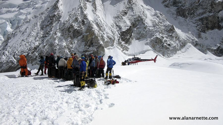 Спасоперация на Эвересте. 25 апреля 2015 года. Первый высотный лагерь