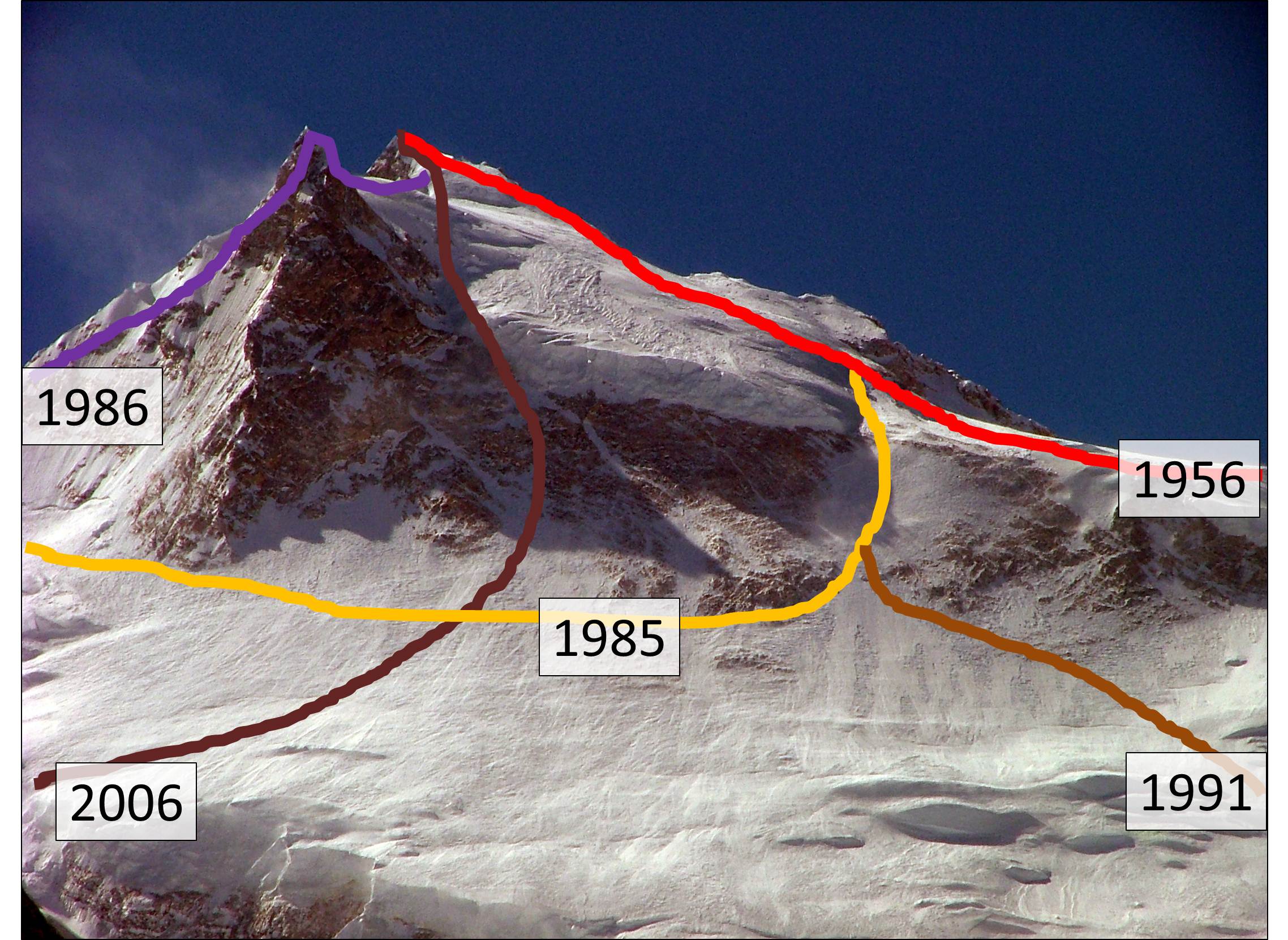 Общий вид маршрутов с верхнего плато к вершине со стороны Северо-Восточной стены
