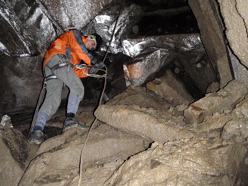Внутри пещеры "Петрос-1". Фото www.zommersteinhof.io.ua
