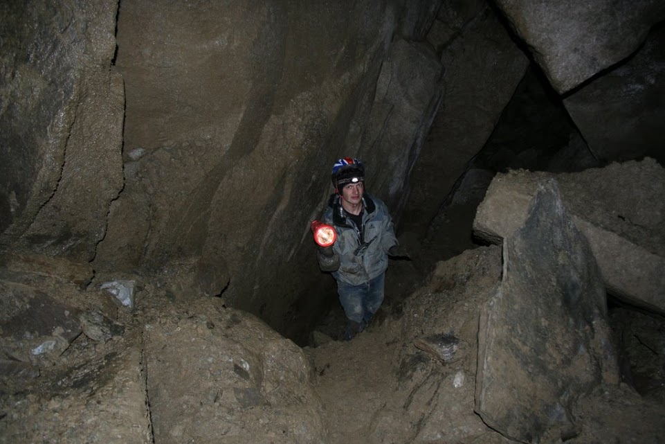 Внутри пещеры "Петрос-1".  Фото www.zommersteinhof.io.ua