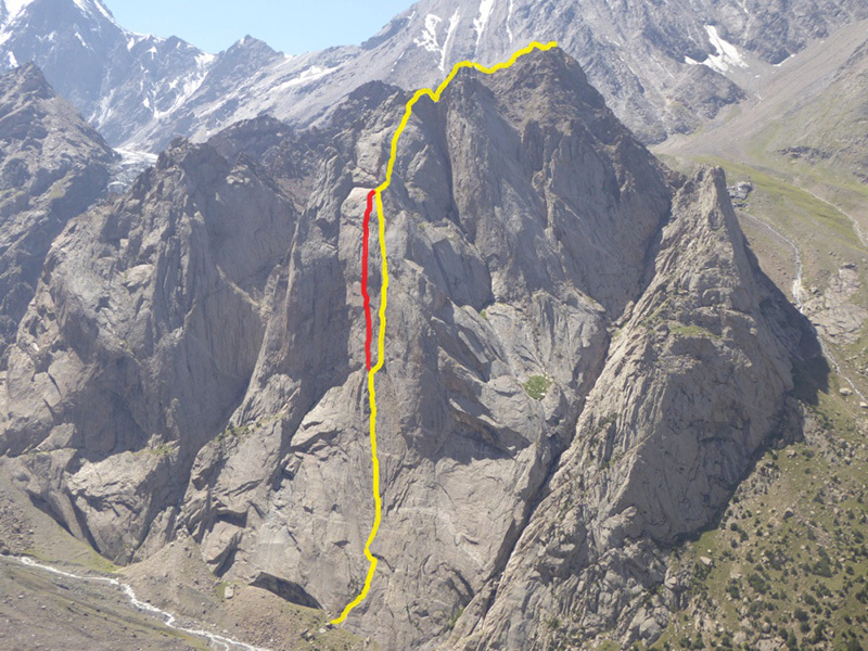 Пик Серебряная стена (Silver Wall peak, 4000 м), по Восточной стене: маршрут "Opposite to Asan" (650 м; 6a+) с вариацией 200 метров под названием  "Bye-Bye, Globo de Gas!" (200 м; 6c/A1). Участники Cavalli, Maschietto, Sanguineti.
