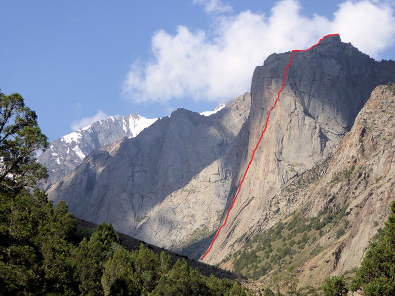Пик Желтая стена (Yellow Wall peak, 3800 м): По Восточной стене, маршрут "Diagonal Route" (600 м, 6c/A1). Участники: Cavalli, Maschietto, Polo, Sanguineti