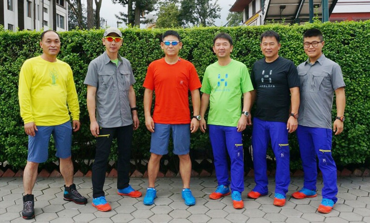 Команда южно корейский альпинистов в Катманду. октябрь 2015