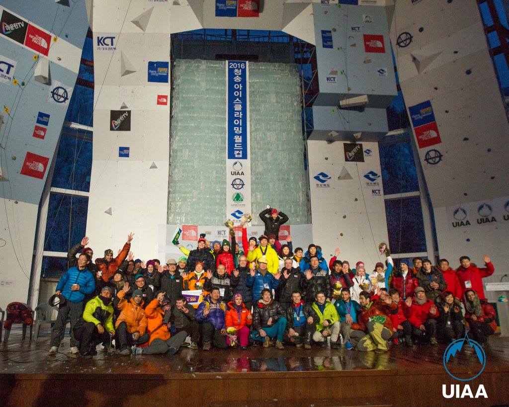 Коллективное фото ледолазов на Кубке мира в Корее