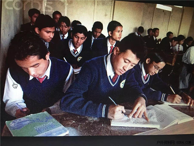 Темба Тшери Шерпа (Temba Tsheri Sherpa) в школе в Катманду