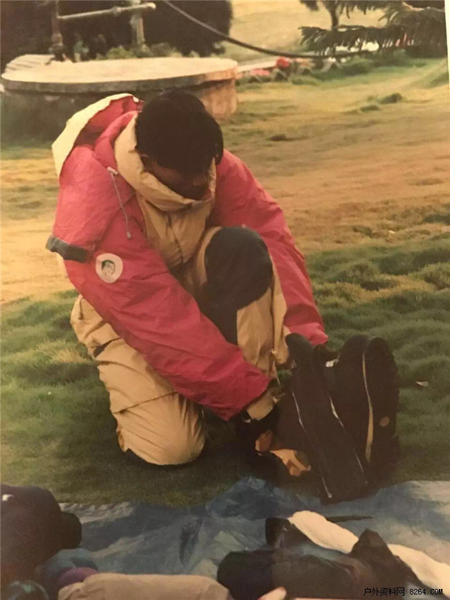 Темба Тшери Шерпа (Temba Tsheri Sherpa) в 2001 году во время второй экспедиции на Эверест