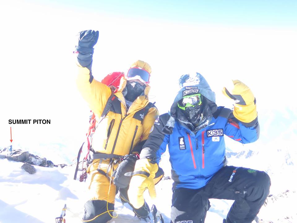 Алекс Тикон (Alex Txikon, Испания) и , Симоне Моро (Simone Moro, Италия) на вершине Нангапарбат. 26 февраля 2016 года