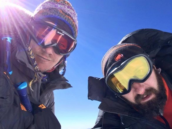 Альпинисты совершают экспедицию под лозунгом "Флаг Украины на вершинах мира"