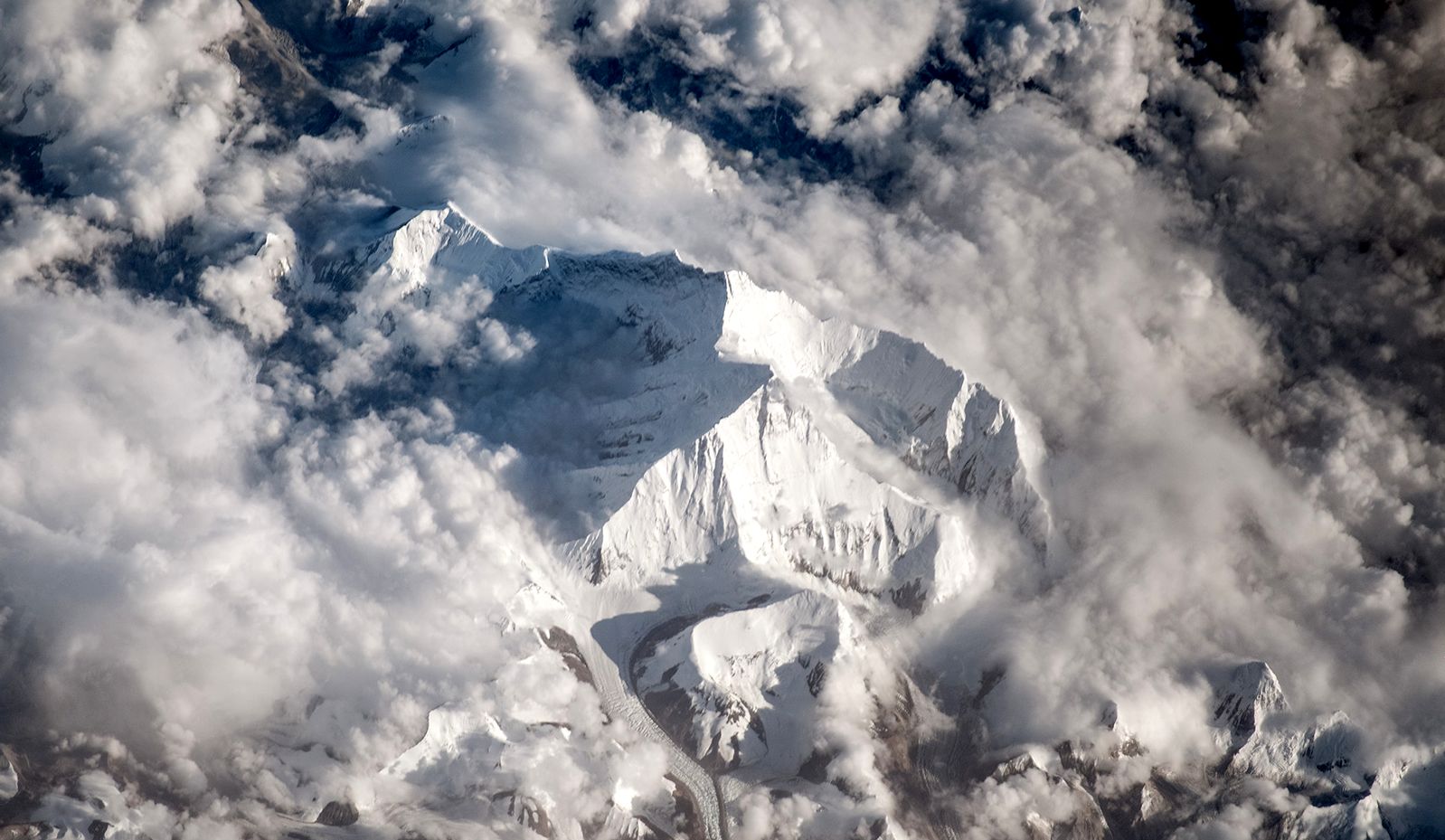 Эверест. Фото космонавта Олега Артемьева