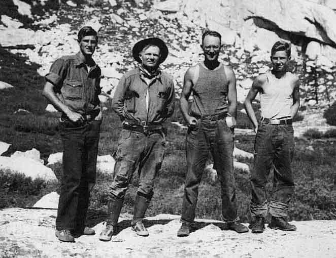 Норман Клайд (Norman Clyde), Роберт Л.М. Андерхилл (Robert L. M. Underhil) и Глен Доусон (Glen Dawson) после первого восхождения по Восточной стене горы Уитни