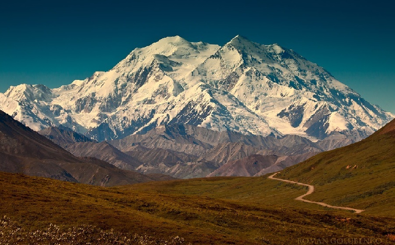 Денали (Мак-Кинли; англ. Mount McKinley, Denali) высотой 6194 метра - высочайшая вершина Северной Америки 