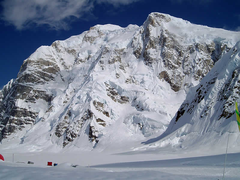 гора Хантер (Mount Hunter / Begguya) высотой 4442 метра - не место для шуток, особенно зимой