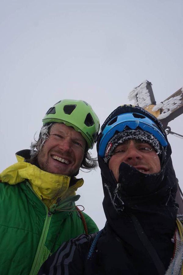 Витторио Мессини (Vittorio Messini) и Матиас Вурцер (Matthias Wurzer) на вершине Гроссглокнер (Großglockner, 3798 м).  