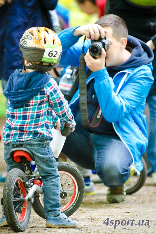 В Киеве более 150 детей возрастом от 1 до 3 лет участвовали в велогонке "Мы - чемпионы!"