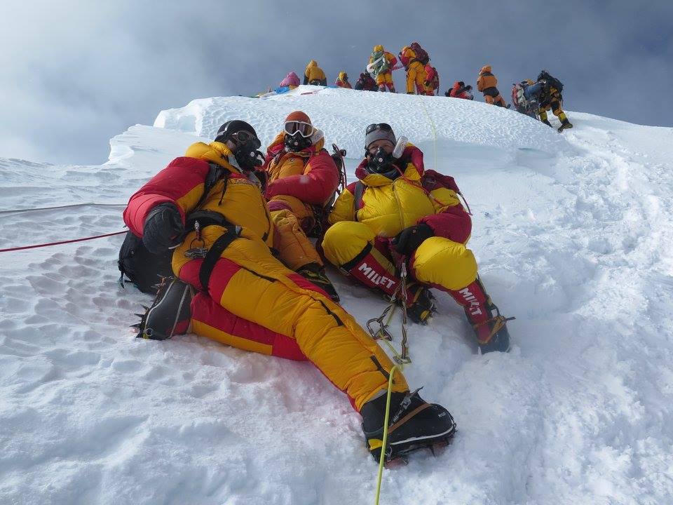 Александр Абрамов и команда "7 Вершин" на вершине Эвереста 21 мая 2016 года