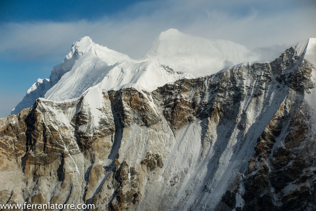 Эверест и Лхоцзе. Вид с первого высотного лагеря