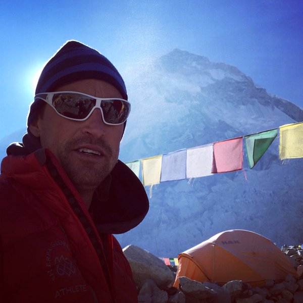 Кентон Кул (Kenton Cool) в базовом лагере Эвереста. май 2016 года
