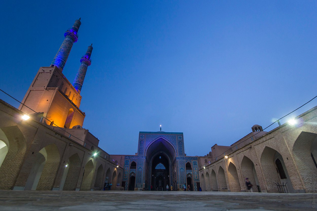 Предрассветный Язд, пятничная мечеть