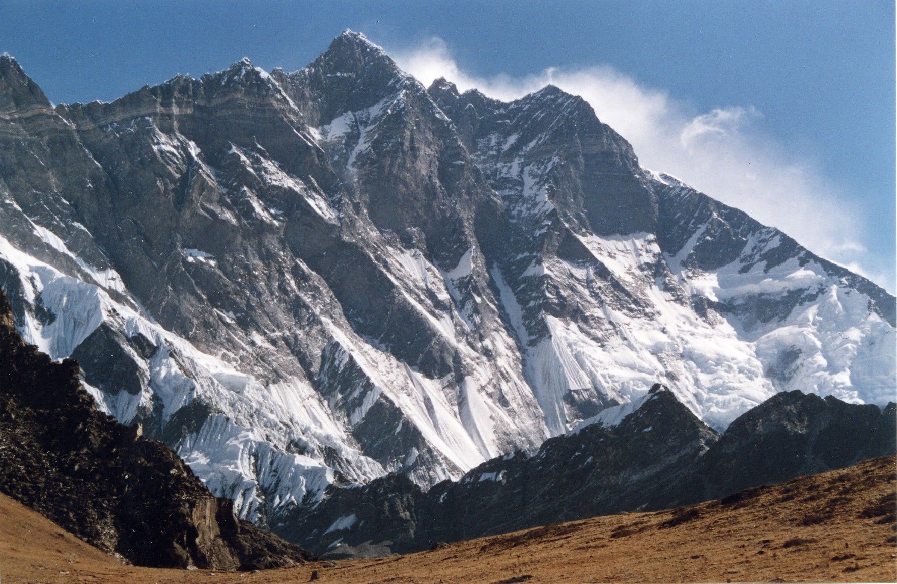 Лхоцзе (Lhotse, «Южная вершина») - высотой 8516 м, четвертый по высоте восьмитысячник мира