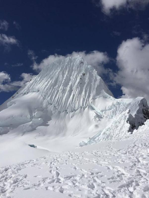 Группа альпинистов под руководством Валентина Сипавина поднялась на вершину Алпамайо