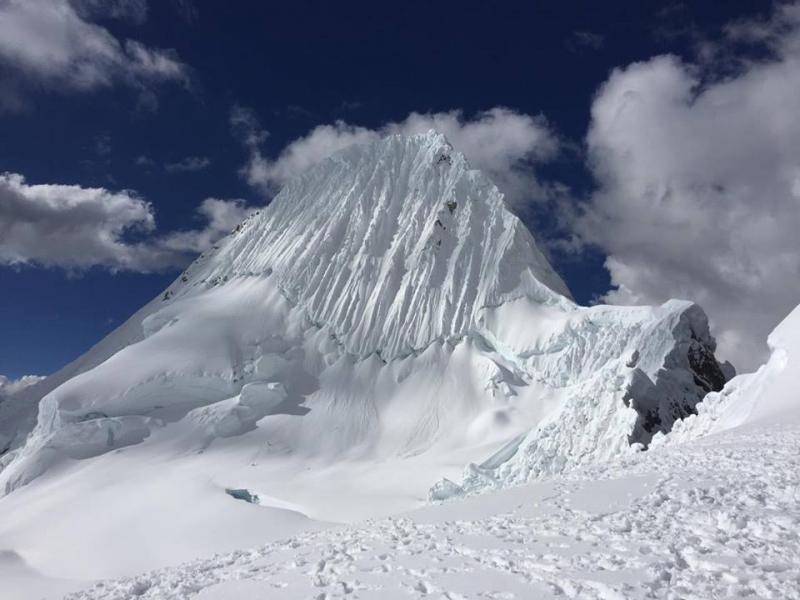Группа альпинистов под руководством Валентина Сипавина поднялась на вершину Алпамайо