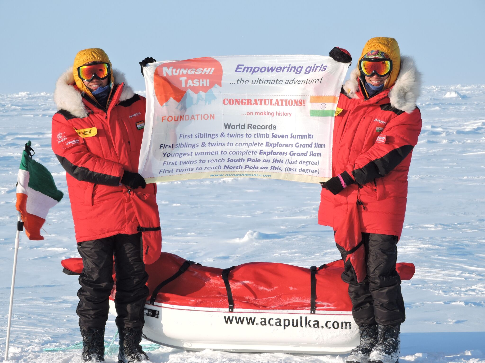 Таши Малик (Tashi Malayika Malik) и Нунгши Малик (Nungshi Sayuri Malik) на Северном полюсе