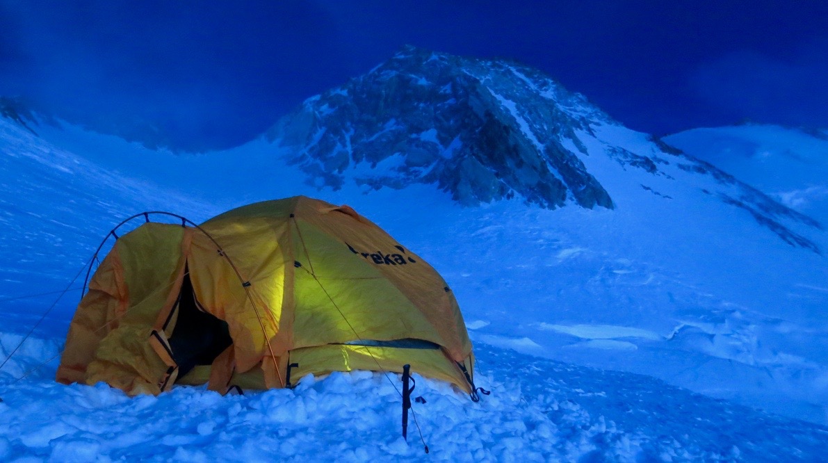 Четвертый высотный лагерь на Нангапарбат на стандартном маршруте восхождения