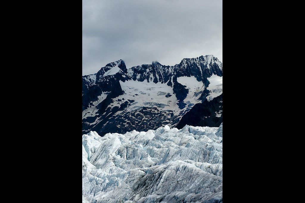 Новые снимки глетчера Алеч из фотоальбома «Aletsch — Der grösste Gletscher der Alpen» («Алеч — самый большой глетчер в Альпах») фотографа и альпиниста из кантона Вале Марко Фолькена (Marco Volken). Фотографии: Marco Volken/AS Verlag.