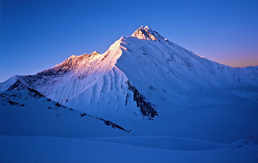 Вот так выглядит Эверест с 7000м.