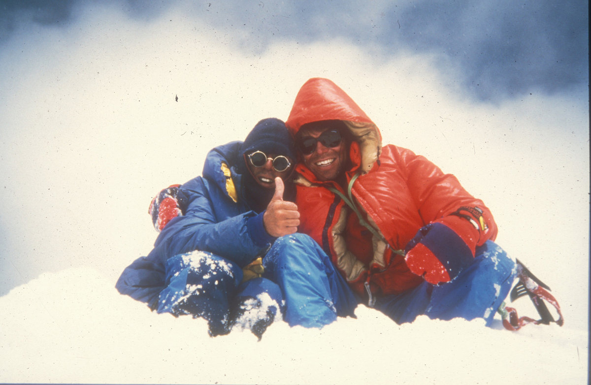 Виктор Сандерс (Victor Saunders) слева и Мик Фаулер (Mick Fowler) справа в 1987 году на вершине Спантик