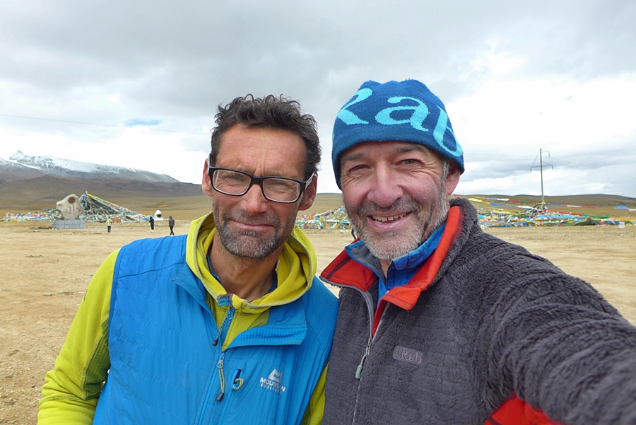 Пол Рамсден (Paul Ramsden) и Ник Баллок (Nick Bullock) на новом маршруте на гору Ньянквентангла (Nyainqentangla, 7046 метров)