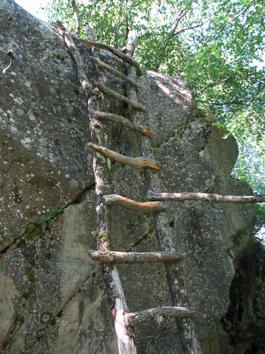 Лестница на камень-пробку в каньоне реки Цаннер