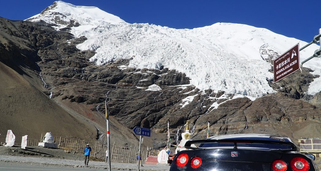 Nissan GT-R: дорога к базовому лагерю Эвереста