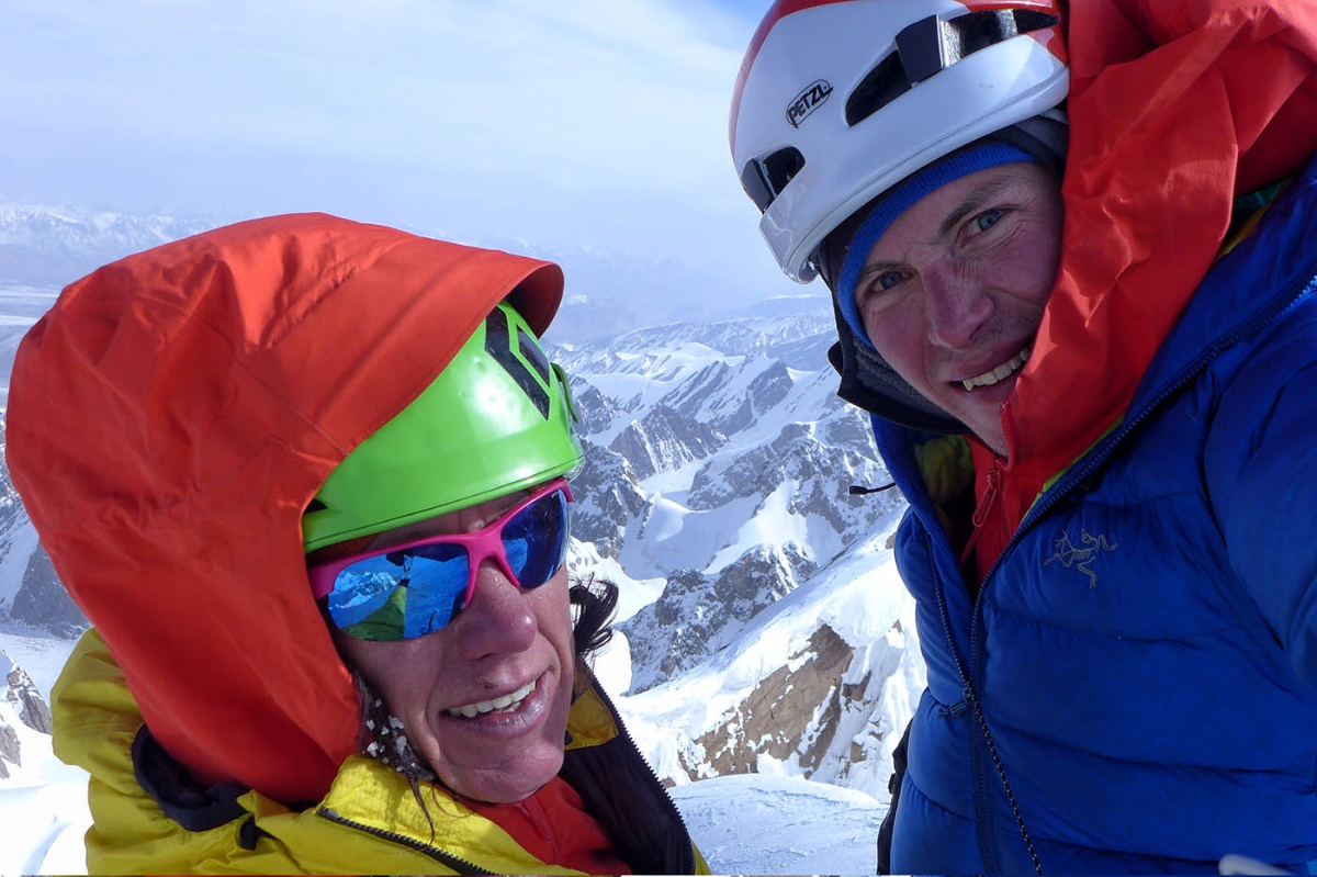 Инес Паперт (Ines Papert) и Лука Линдич (Luka Lindic) на вершине маршрута Lost in China