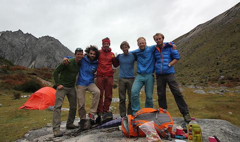 Команда в Базовом Лагере: Rob Partridge (NZ), Luca Vallata (IT), Tito Arosio (IT), Peter Linney (EIRE), Tom Nichols (UK), James Monypenny (UK). Photo: Heather Swift