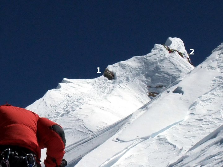 Манаслу. 1 - точка до которой поднялись большинство альпинистов. 2 - высшая точка Манаслу