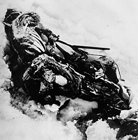 останки Мориса Уилсона (Maurice Wilson) на Эвересте