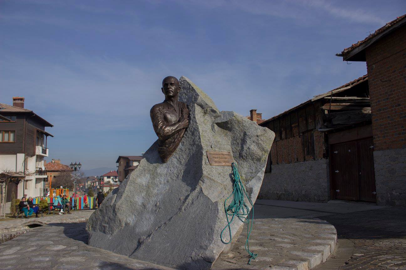 Теперь в Банско есть памятник альпинисту
